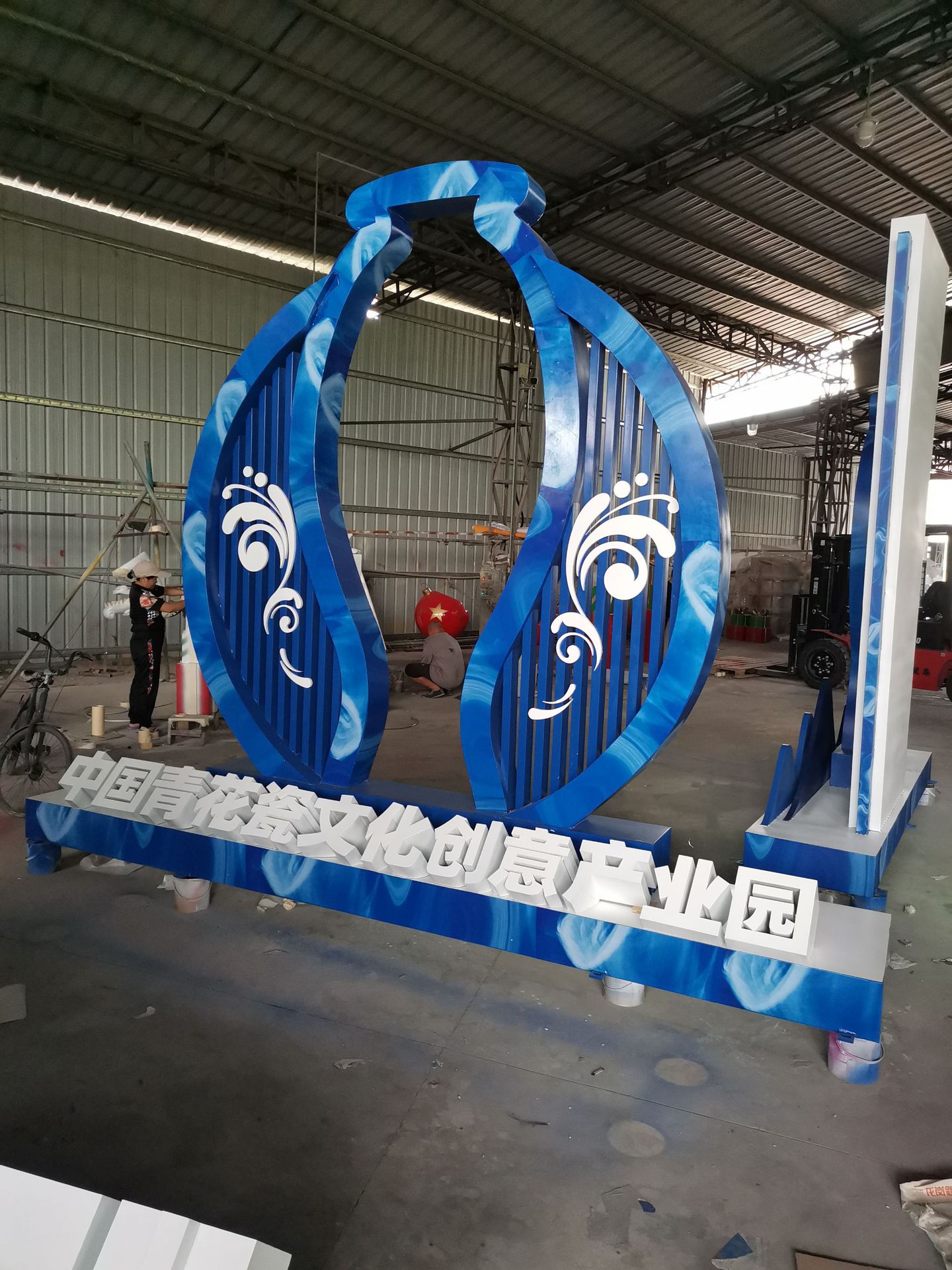 大型玻璃钢户外座椅配绿植美陈景观雕塑 商业软包玻璃钢美陈雕塑