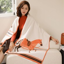 外贸条纹骏马羊绒披肩女外搭冬季空调房防寒护肩毯子保暖围巾两用