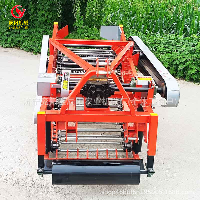 安徽热销红土地花生收获机 四轮车带新款震动滚轮花生收获机