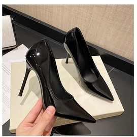 黑色高跟鞋细跟新款百搭工作鞋网红气质尖头高级设计感漆皮单鞋女