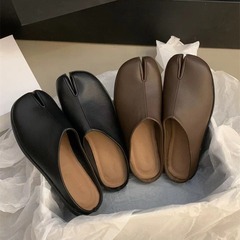 2024年春新款豬蹄分趾鞋女夏平底包頭半拖女鞋一腳蹬軟皮涼拖半托