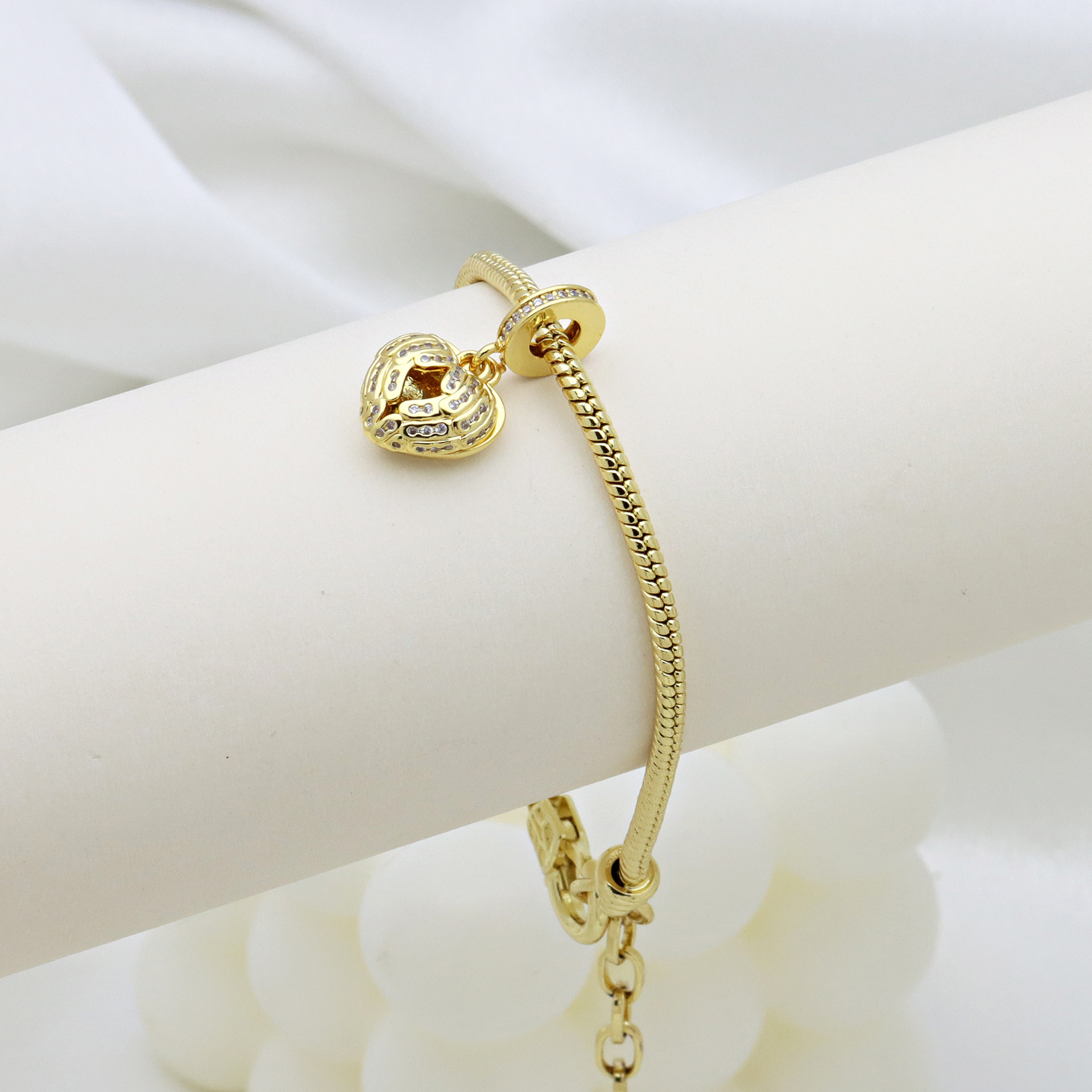 1 Piece 21mm 27MM 30mm Copper Zircon 18K Gold Plated Cross Heart Shape Wings Pendant display picture 2