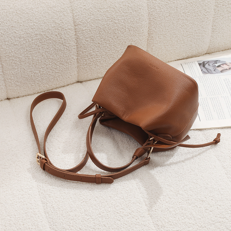 새로운 가죽 섬유 통근 모든 경기 어깨 크로스 바디 백 틈새 패션 핸드백 유럽과 미국의 국경 인기 여성 가방