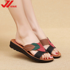 媽媽拖鞋女士款夏季外穿中年涼拖軟底防滑中老年老人真皮平底奶奶