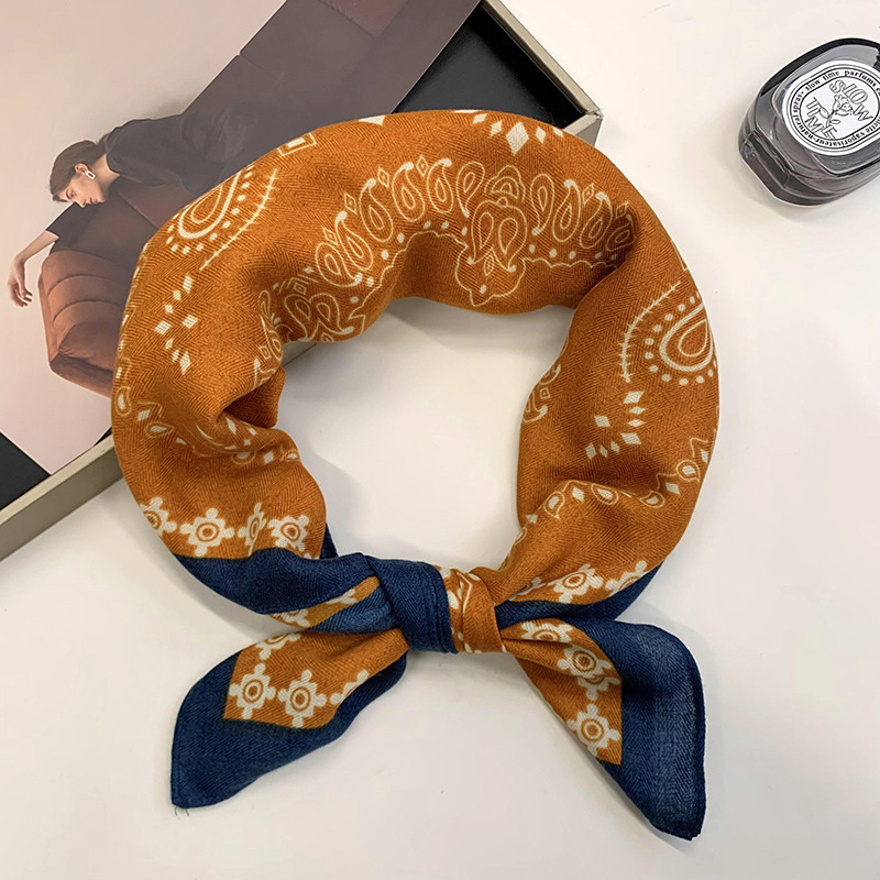 Bufandas de seda cuadrada alta sensación2025 nuevo estilo retro impresión de moda elegante seda de imitación bufandas de cuello bufandas de seda al por mayor