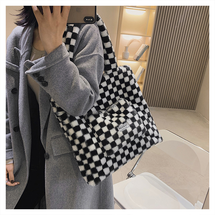 black and white checkerboard large capacity plush tote bag autumn and winter new simple plush shoulder bagpicture11