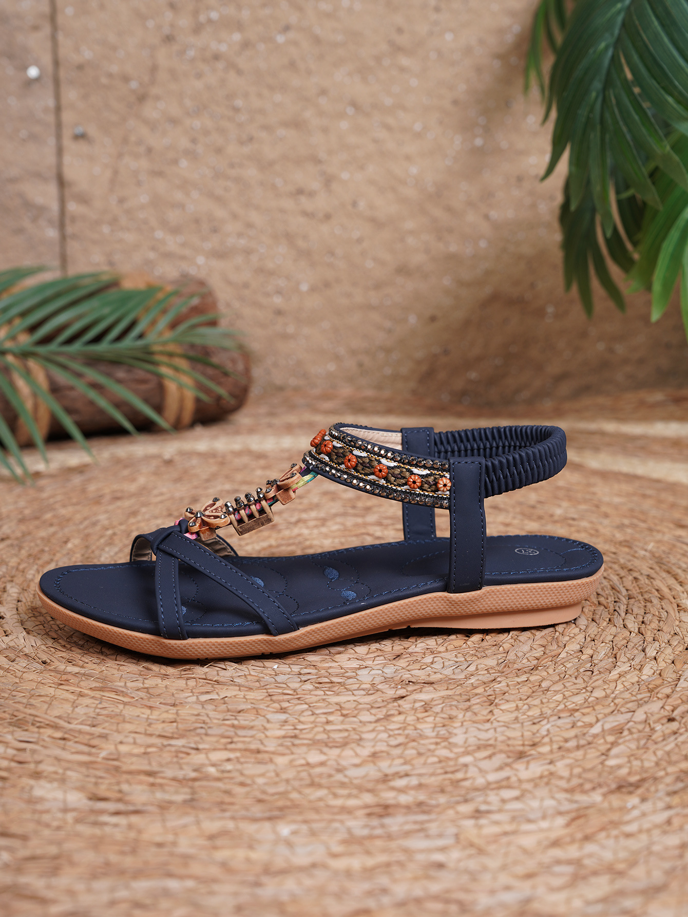 Blommiga dam-sandaler med platt sula för strand och sommar_voghion.com