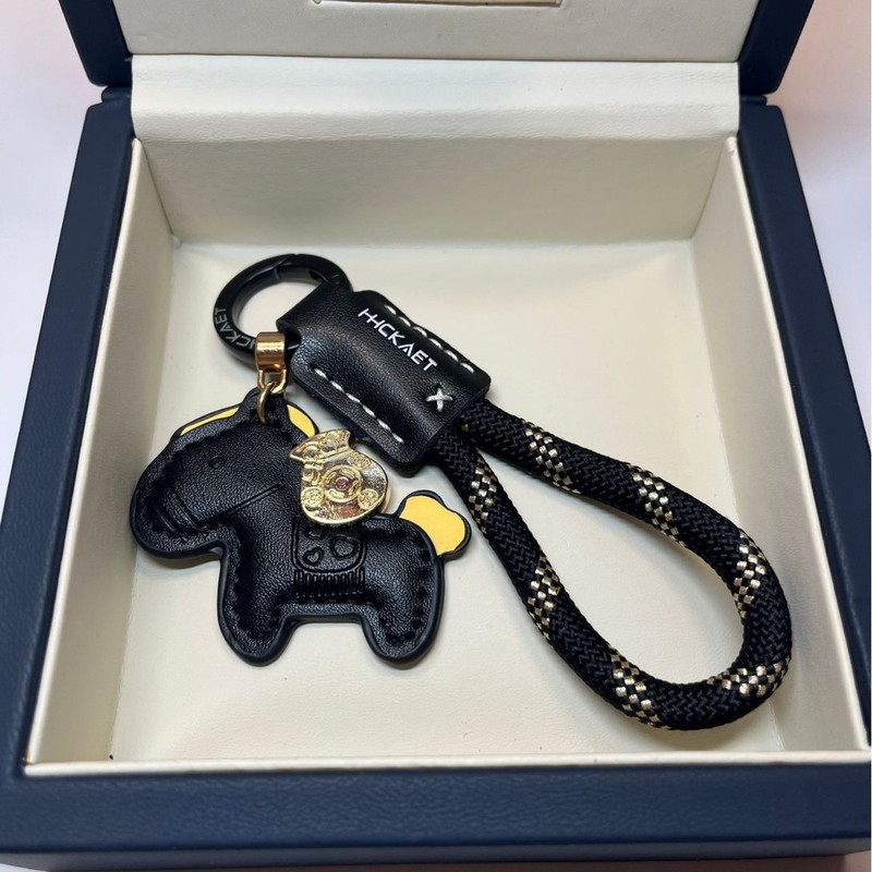 すぐにお金のある牛革のアイデアが精巧でシンプルなカップルのプレゼントが可愛いです。|undefined