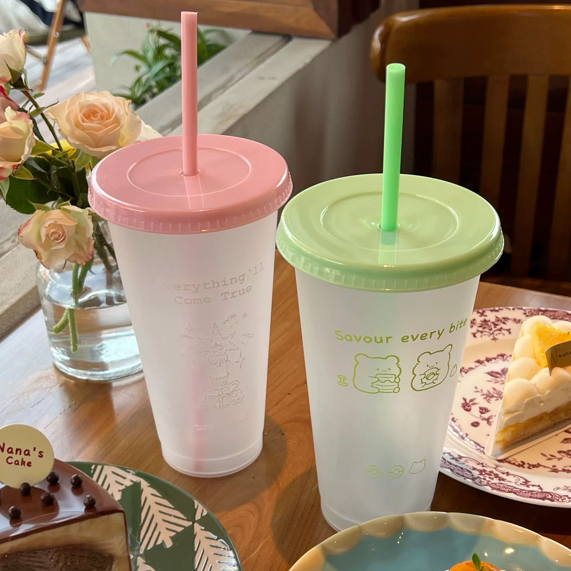 Розовая и зеленая матовая чашка для воды, высококачественная нишевая пластиковая соломенная чашка, большая вместимость, портативная, домашняя чашка для чая с молоком и холодным напитком.