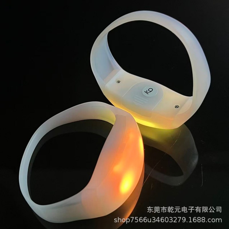 Led silicona control remoto luminiscente pulsera de concierto estrella auxiliar props pulsera de control remoto