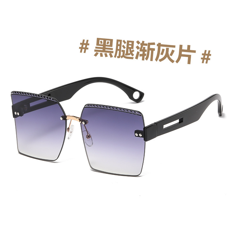 Gafas de sol a prueba de sol curvadas europeas y americanas gafas de sol a prueba de UV de corte liso de moda de las mujeres
