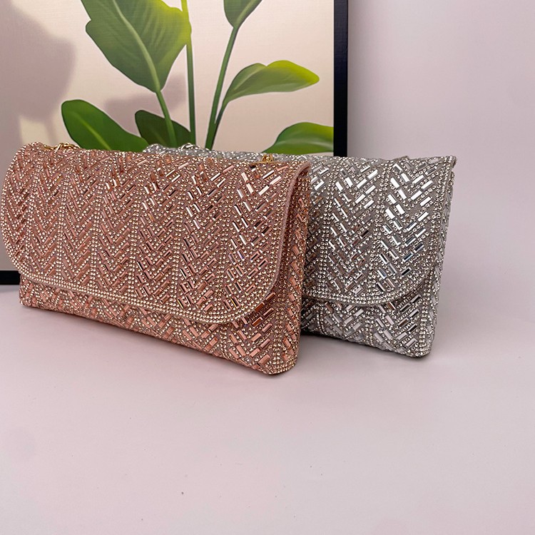Pochette da sera elegante con strass per matrimoni e feste_voghion.com