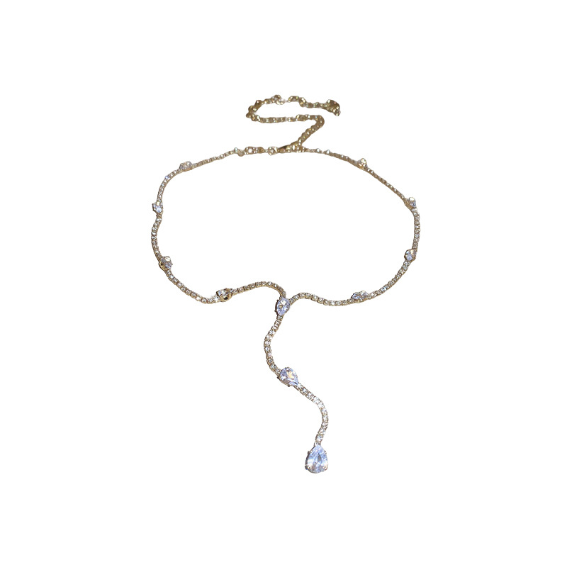 Collar de borla de gota de agua incrustada en forma de diamante en forma de Y accesorios de vestido de lujo ligero cadena de clavícula larga collar colgante de temperamento de nicho para mujeres