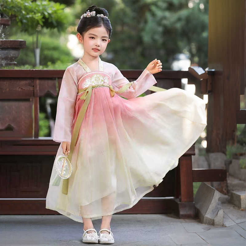 漢服の女の子の夏の2025新型の子供の古風のハイエンドの仙人の国風のワンピースの女の子のはらはらしているショーの服|undefined