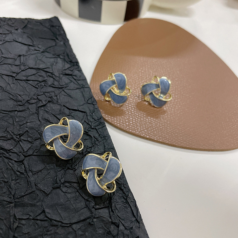 Fashionable retro blue elegant earrings