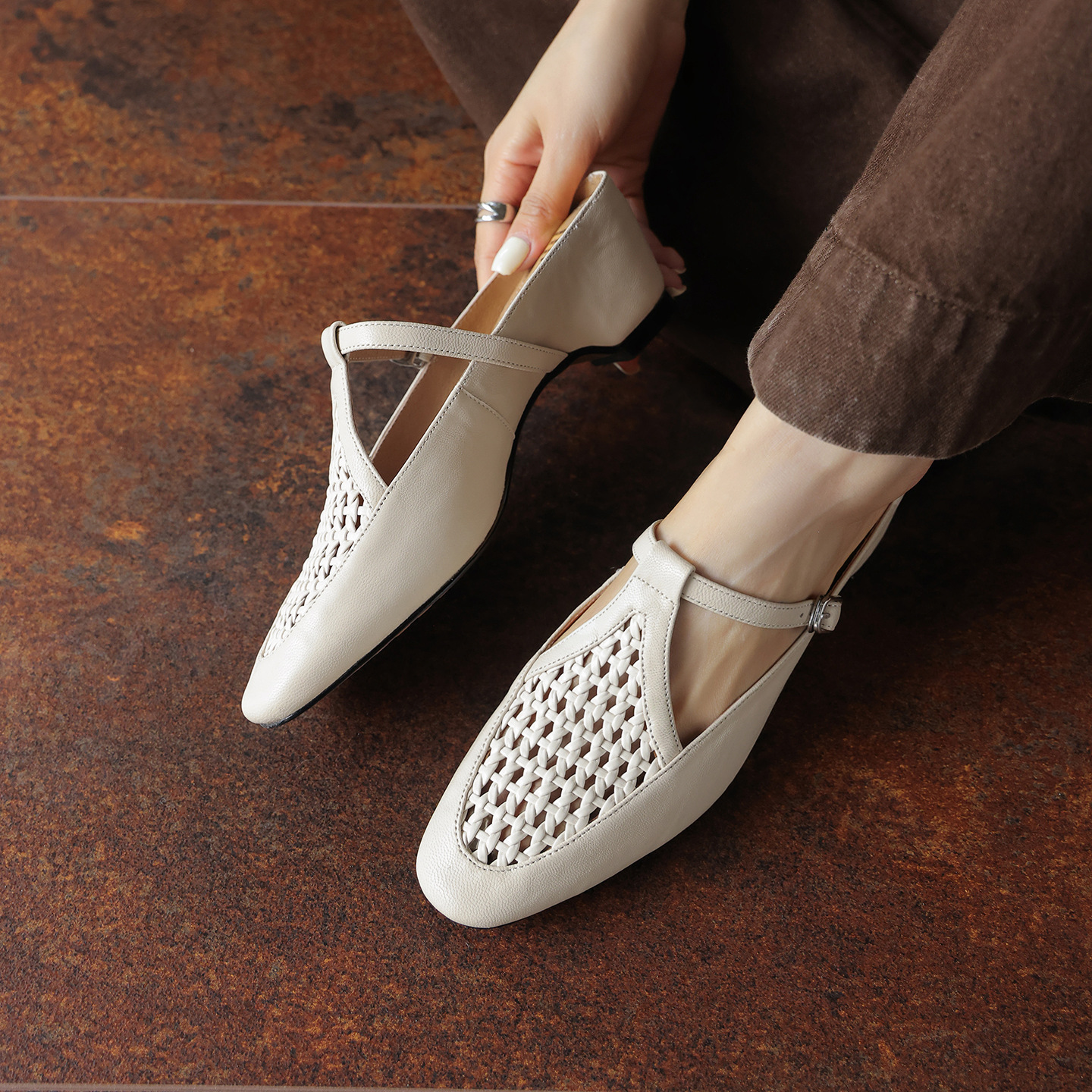 Dép mule nữ gót cao 6 cm, mũi kín, đế xuồng đan, phong cách mùa hè — đen