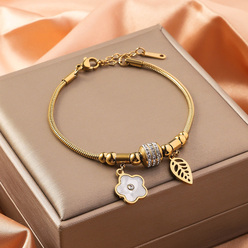 Yunyao Cross-Border Best-Selling Stainless Steel Bracelet with Five-Leaf Clover Diamond-Encrusted Pendant, 18K Vacuum Electroplated Titanium Steel Bracelet