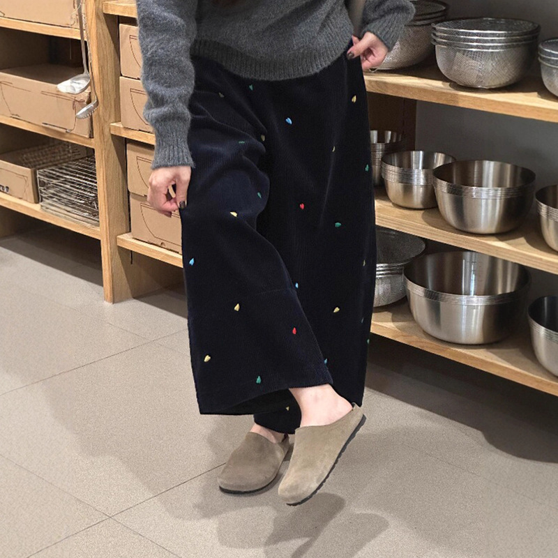 Trendy Balloon Pants with Heart Embroidery, Loose Corduroy Cropped Wide-Leg Pants for Petite Figures Trendy Balloon Pants with Heart Embroidery, Loose Corduroy Cropped Wide-Leg Pants for Petite Figures