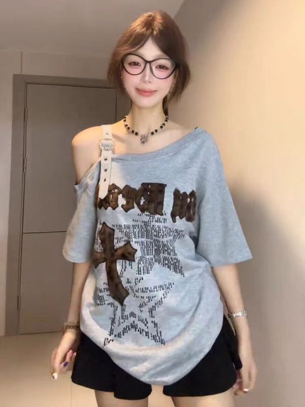 レトロな斜め肩半袖Tシャツ女性用2025年夏新デザインニッチルーズオフショルダートップ多用途純粋な欲望|undefined