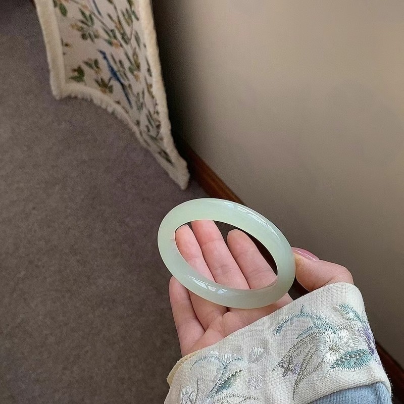 Jinyutang Xinjiang Hetian Jade Bracelet with a Jelly-Like Texture, so Cool to the Touch, One Piece Is Enough to Showcase Its Variety