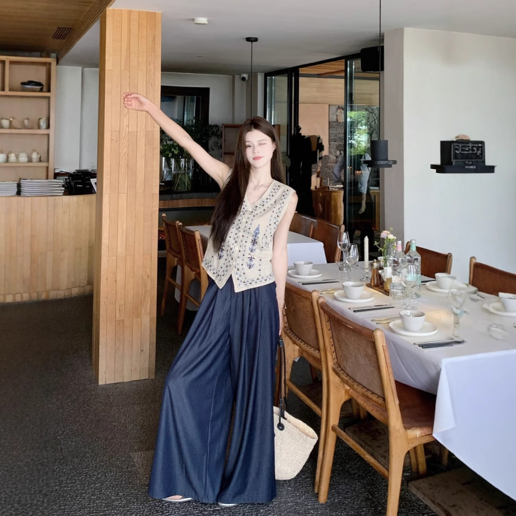 Real Shot of Summer Retro Heavy Embroidery High-End V-Neck Cotton and Linen Short Vest + Casual Versatile Wide-Leg Pants for Women