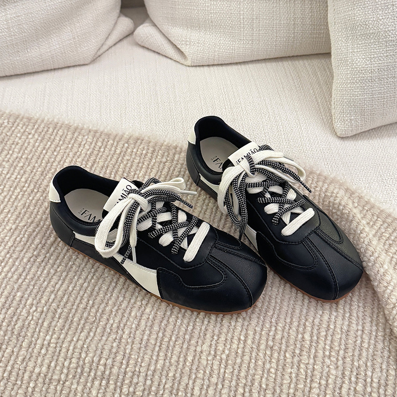 Zapatos de entrenamiento de mujeres estilo universitario versátil otoño 2026 nuevos zapatos deportivos casuales suaves ligeros zapatos de mujer