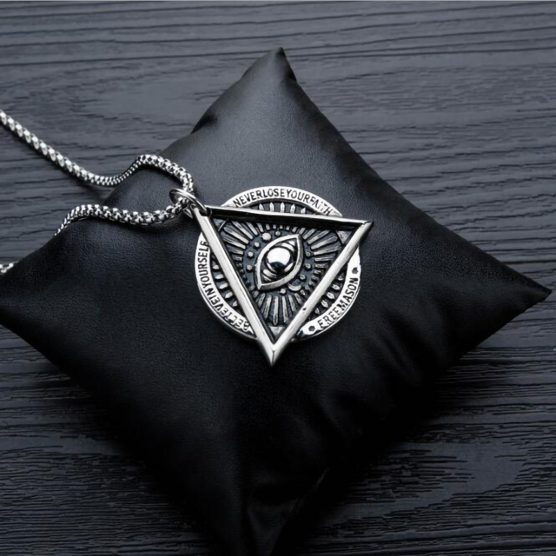 Plating Design Retro Devil's Eye Alloy Plating Unisex Pendant Necklace