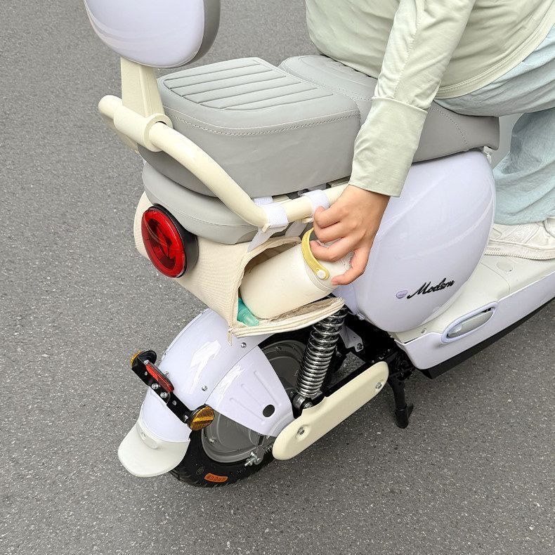 The rear seat storage bag for electric scooters is suitable for Yadi Mulan Q17 and MaoDou M20 models, and it is a detachable hanging bag