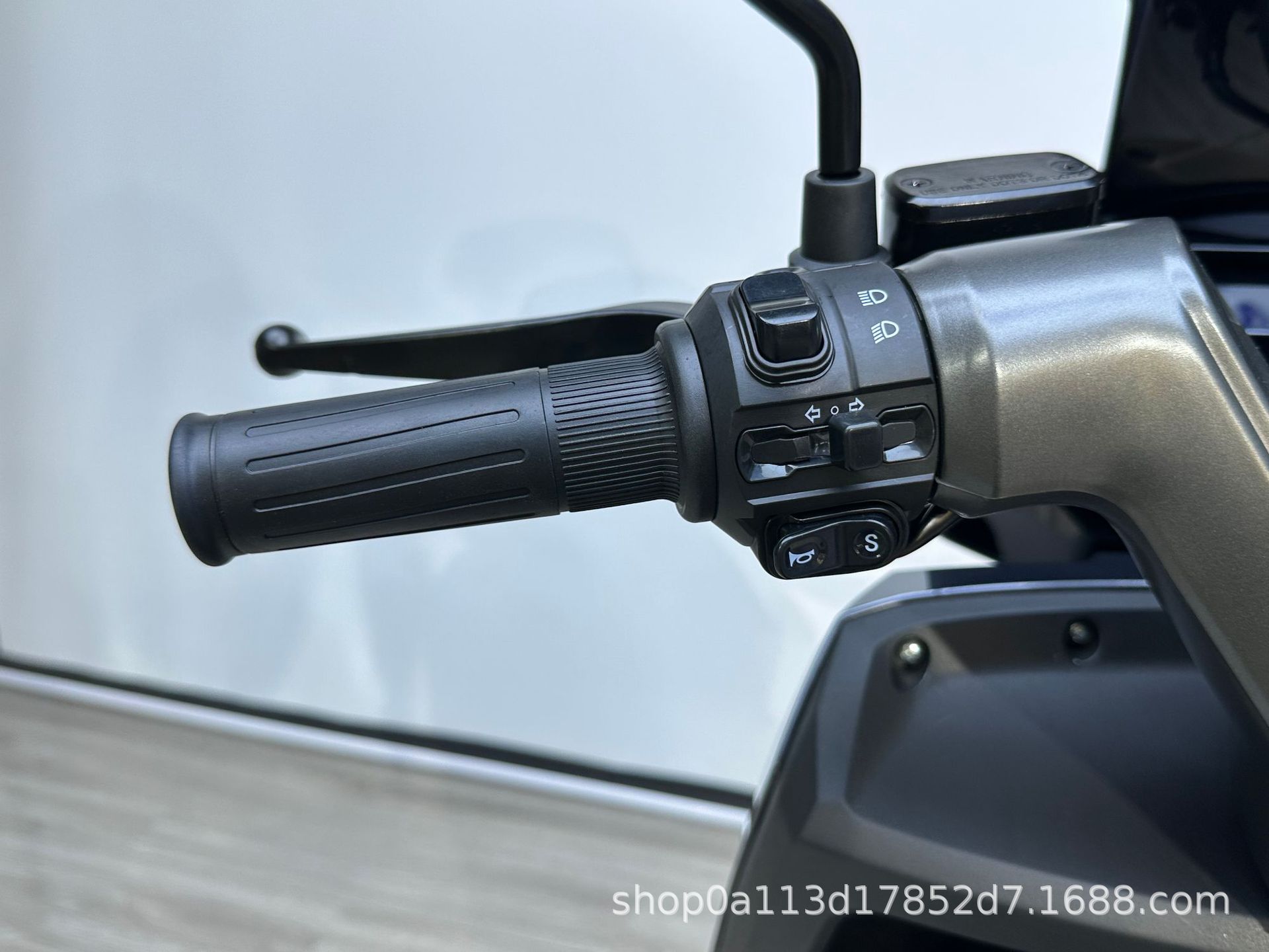 Cross-Border Fengshen 2025 New Model Electric Motorcycles, Electric Scooters, Export Mobility Vehicles, Wholesale Small Cars, Electric Mopeds