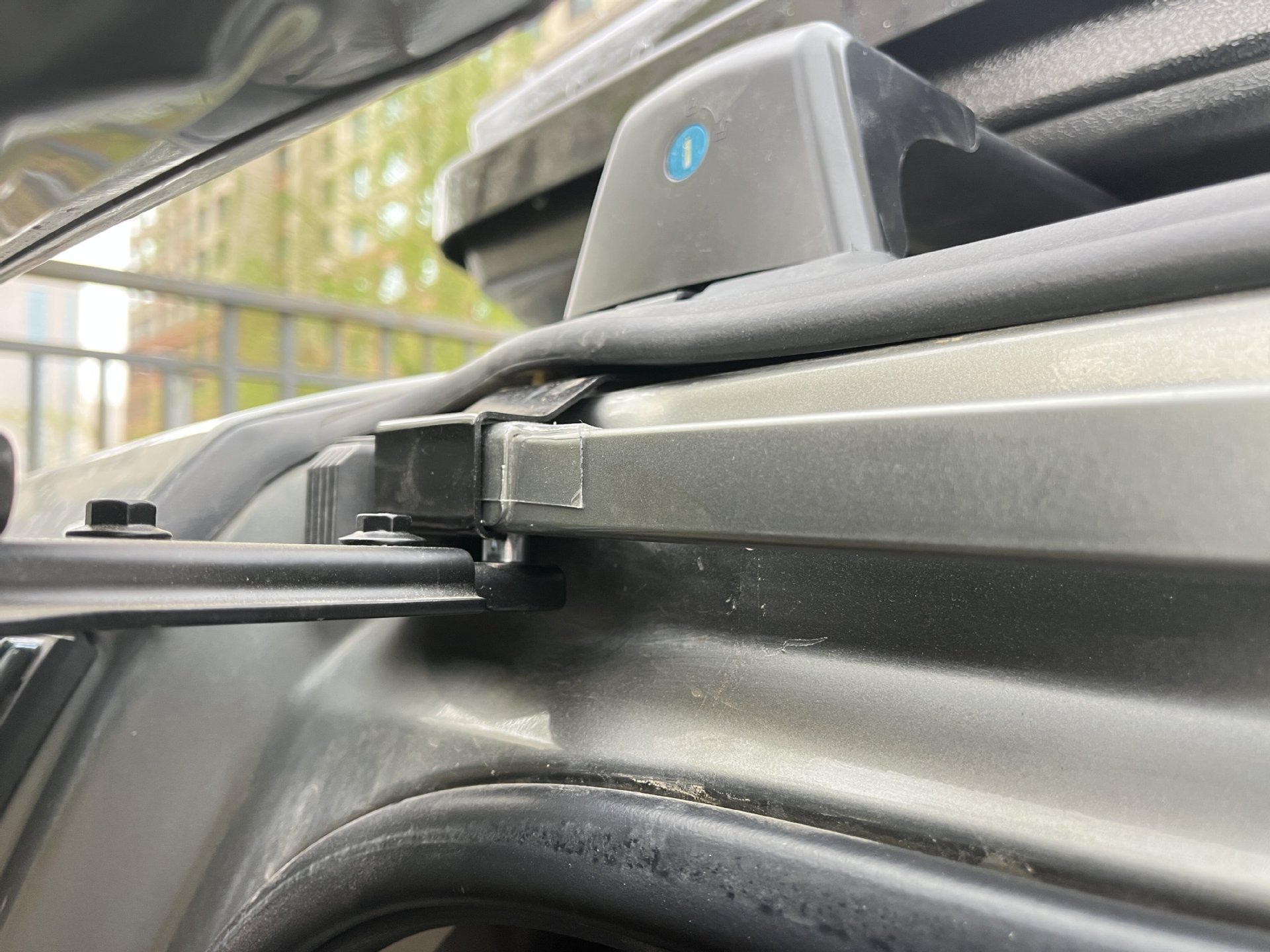 Suitable for Buick GL8 car roof luggage rack crossbar, thickened aluminum alloy load-bearing travel rack, specifically designed for the vehicle