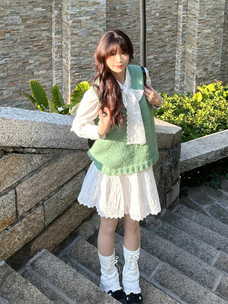 Three Pieces/suit Sweet College Style Green Ambience Sense V-Neck Knitted Vest Sweater Strap Shirt Skirt