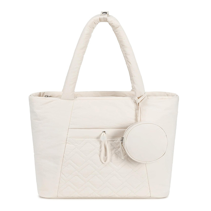 Bag with zipper