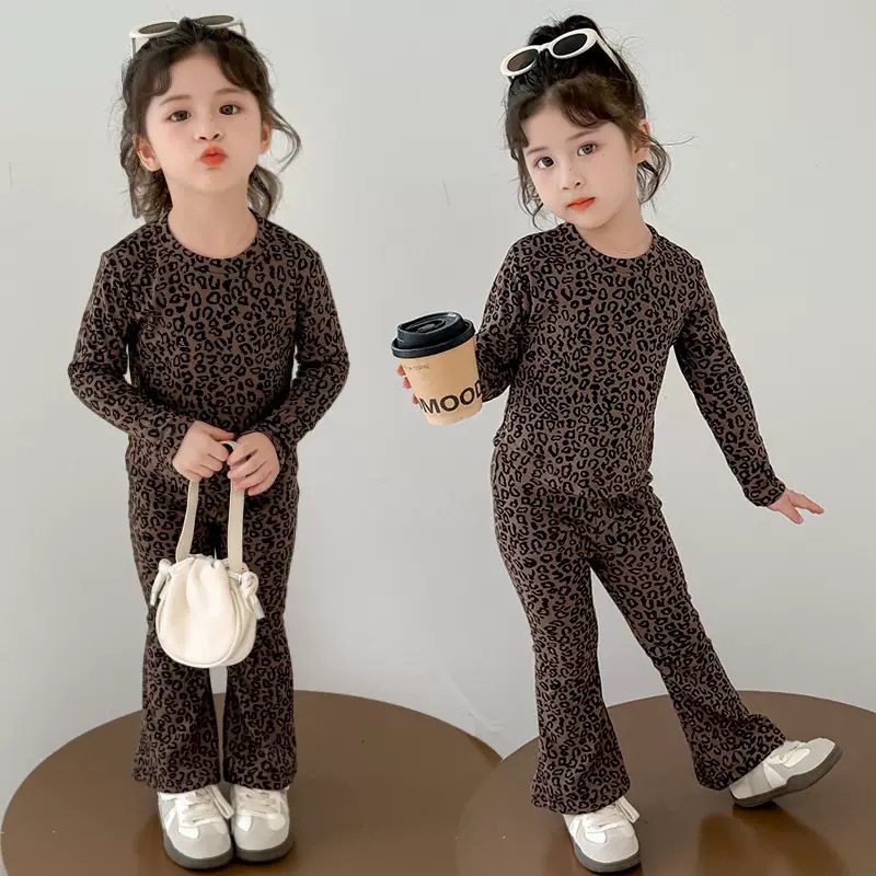 Wholesale Korean-style girls' spring and autumn outfit, children's clothing, autumn fashion long-sleeve short top and bell-bottom pants two-piece set