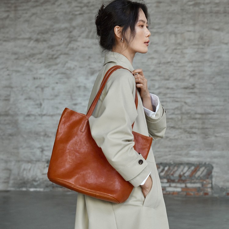 QZ Vegetable-Tanned Top Grain Cowhide Tote Bag for Women - Retro Casual Versatile Underarm Shoulder Bag, Large Capacity Commuter Bag - Thumbnail 4