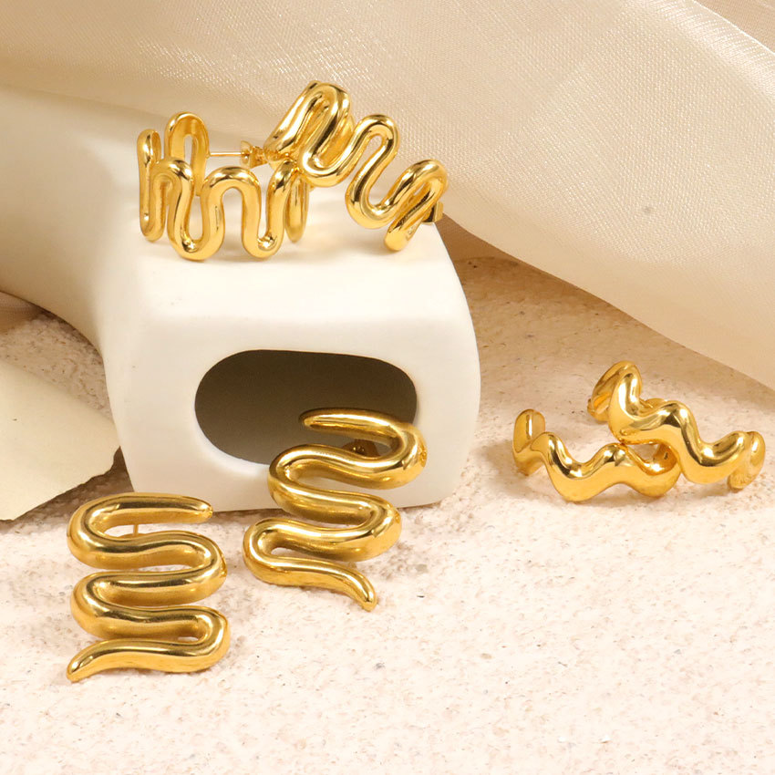 28g Weight PVD Coated Gold Plating Process 304 Stainless Steel Ear Needle Material 1 Pair Simple Style C Shape 304 Stainless Steel 18K Gold Plated Ear Studs