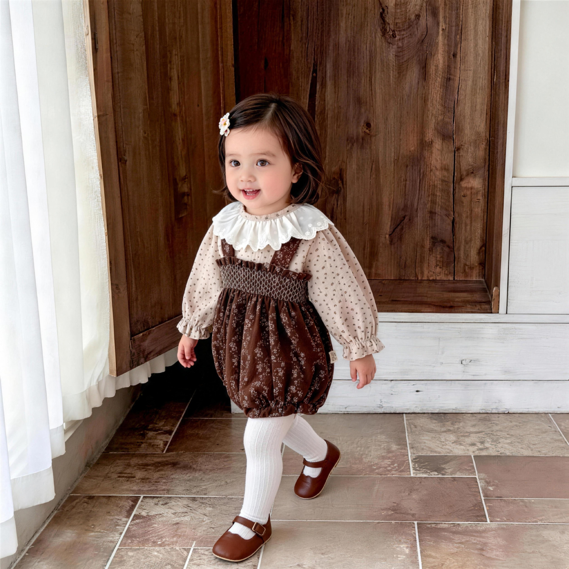 Spring and Autumn Korean Style Baby Girl Lace Collar Base Layer Top with Retro Floral Overalls Set