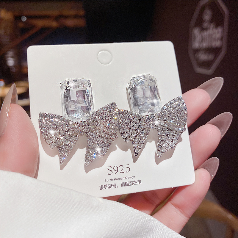 1 Par Moda Nudo De Lazo Aleación Embutido Cristal Diamantes De Imitación Mujeres Pendientes De Gota display picture 3
