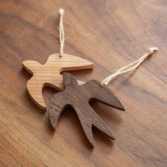Ins style small pendant wooden solid wood decorative pendant milk tea shop wall decoration wooden swallow creative and cute