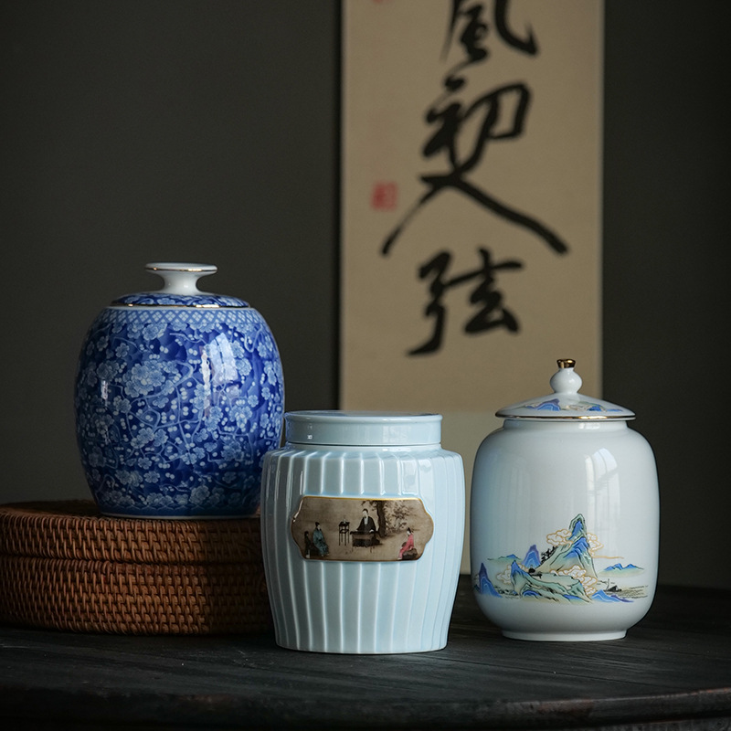 Chinese-style general tea canister, ceramic blue and white porcelain jar with lid, medium size, moisture-proof and airtight jar, Pu-erh tea wake-up jar, storage jar
