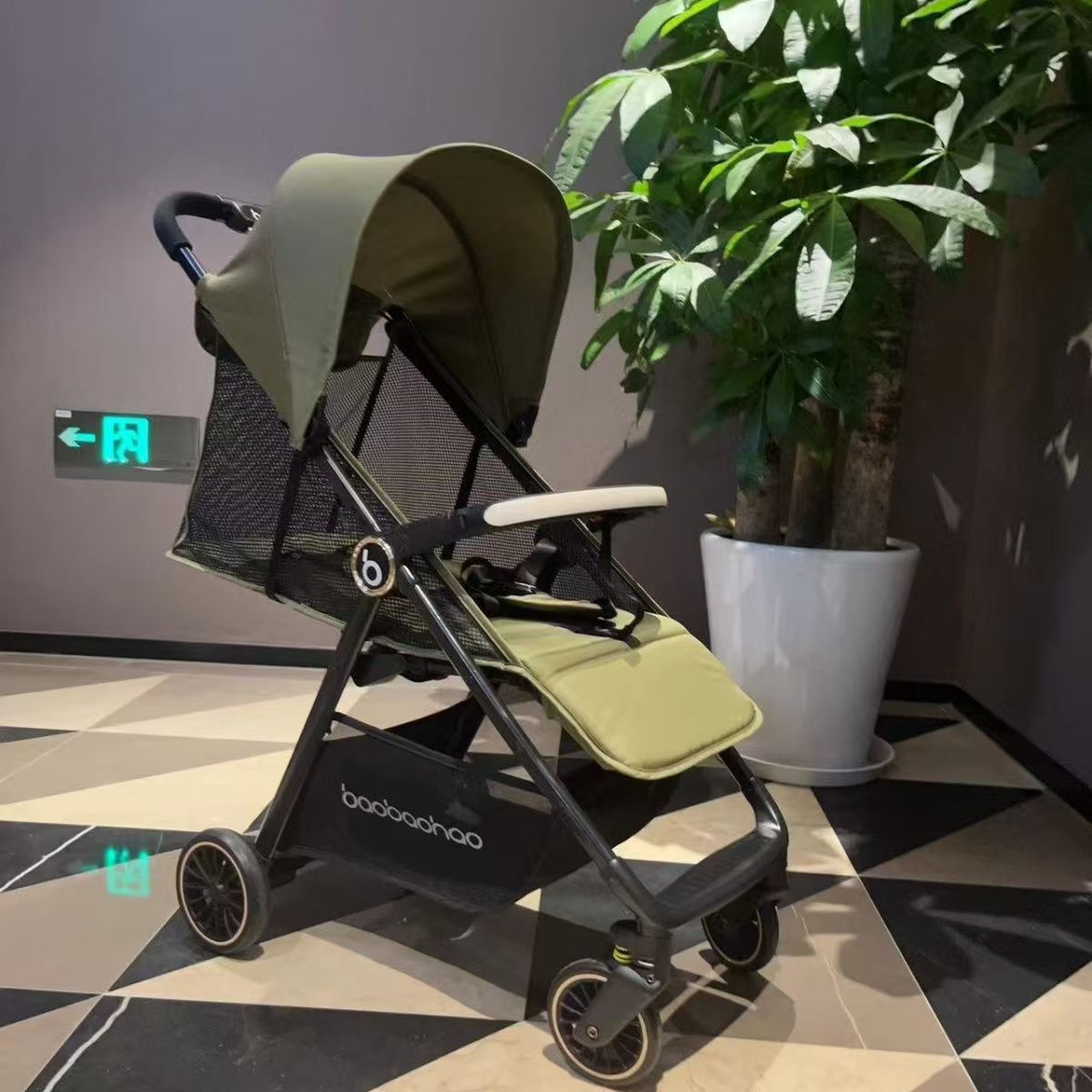 Baby good A2 children's cart pocket cart light cream color easy storage can sit can lie down one-button collection cart