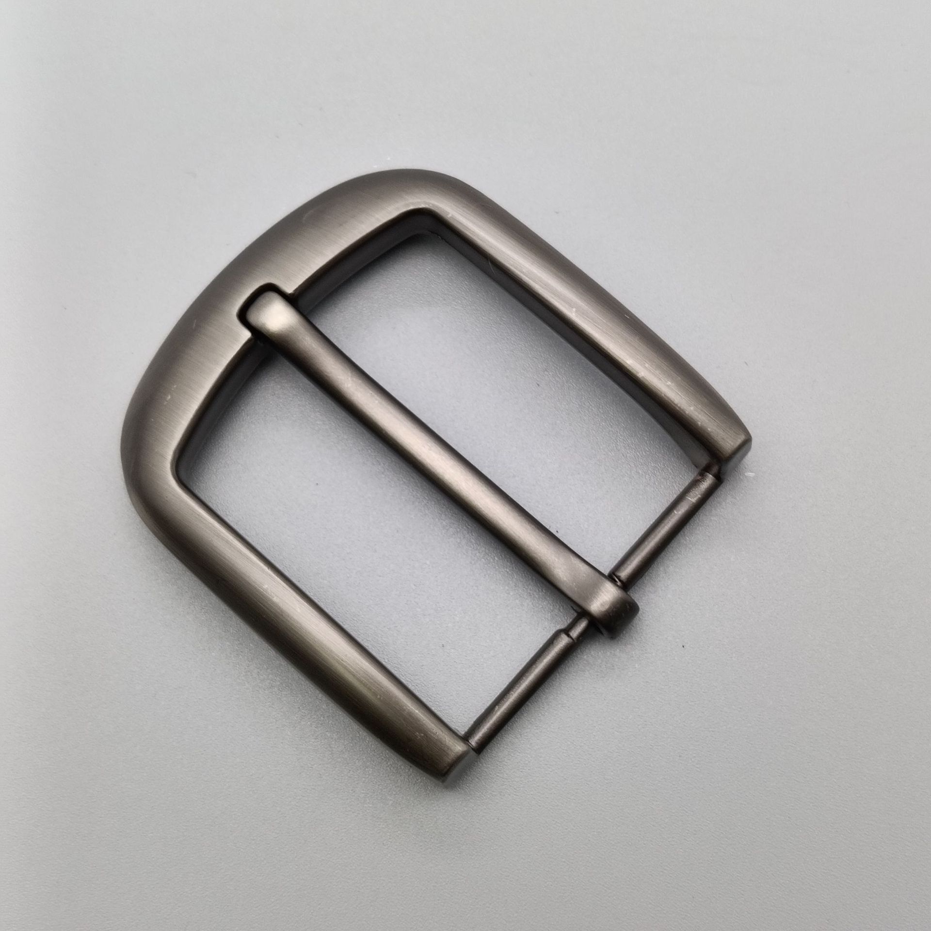 Comercio exterior al por mayor cinturón de aleación para hombres de alta gama hebilla 4.0 cinturón hebilla tipo aguja pistola de cuero dibujo negro