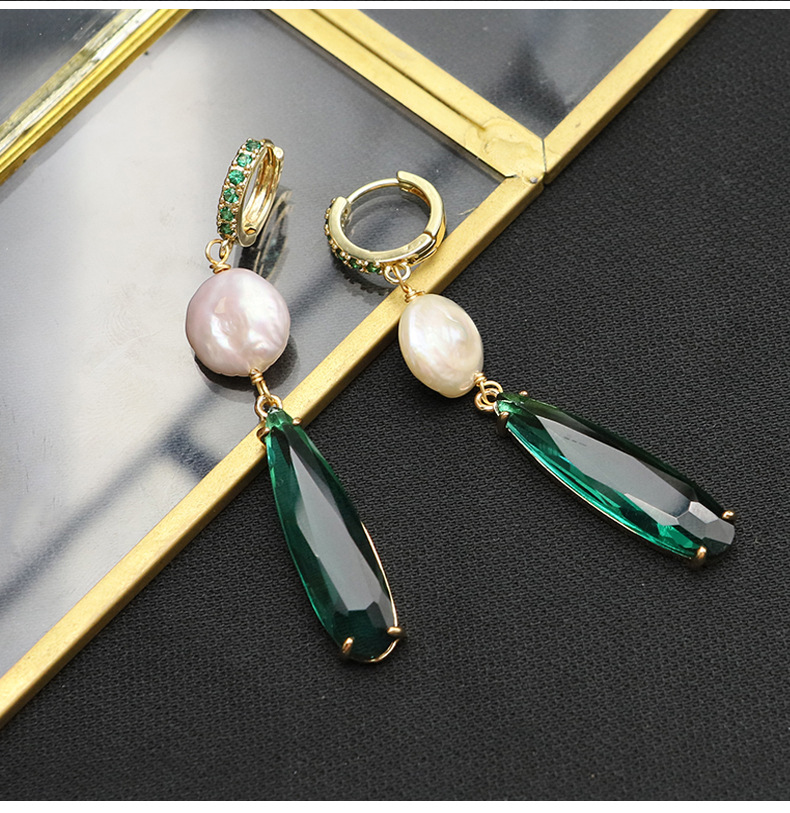 1 Pair Retro Square Inlay Copper Zircon Drop Earrings display picture 2