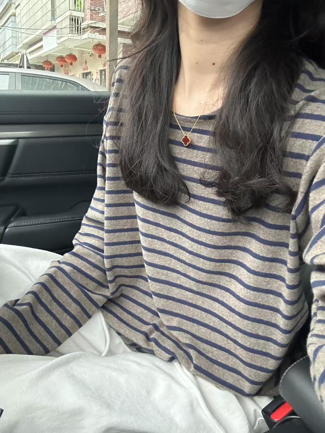 회색과 파란색 줄무늬 [고품질 버전]