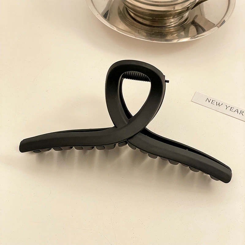 Pinza de pelo esmerilado negro horquilla femenina celebridad de Internet 2023 nueva Cabeza trasera clip de tiburón pelo Chuck clip de pelo tocado