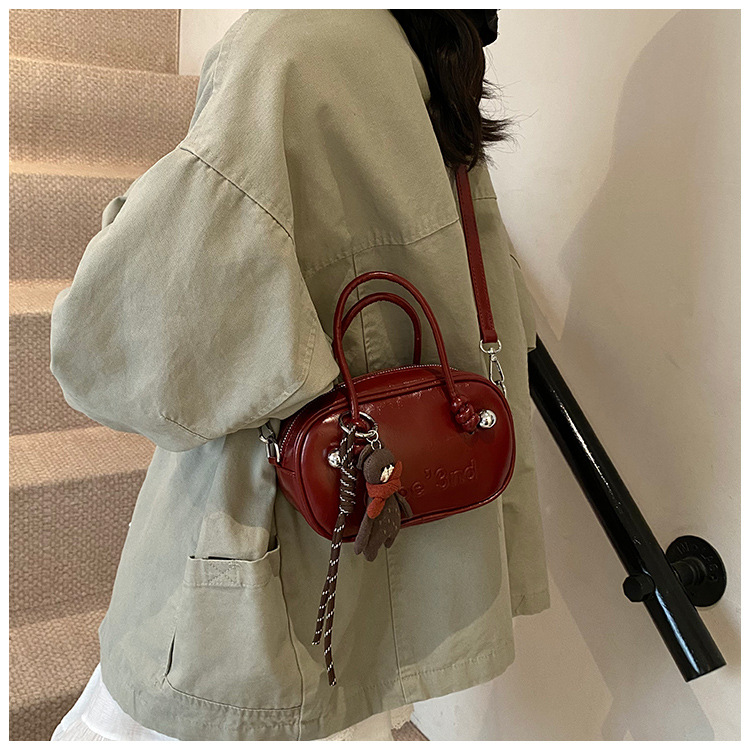 Retro soft leather solid color pillow bag for women, 2025 new trendy and fashionable single-shoulder crossbody bag, versatile hand-held bowling bag undefined