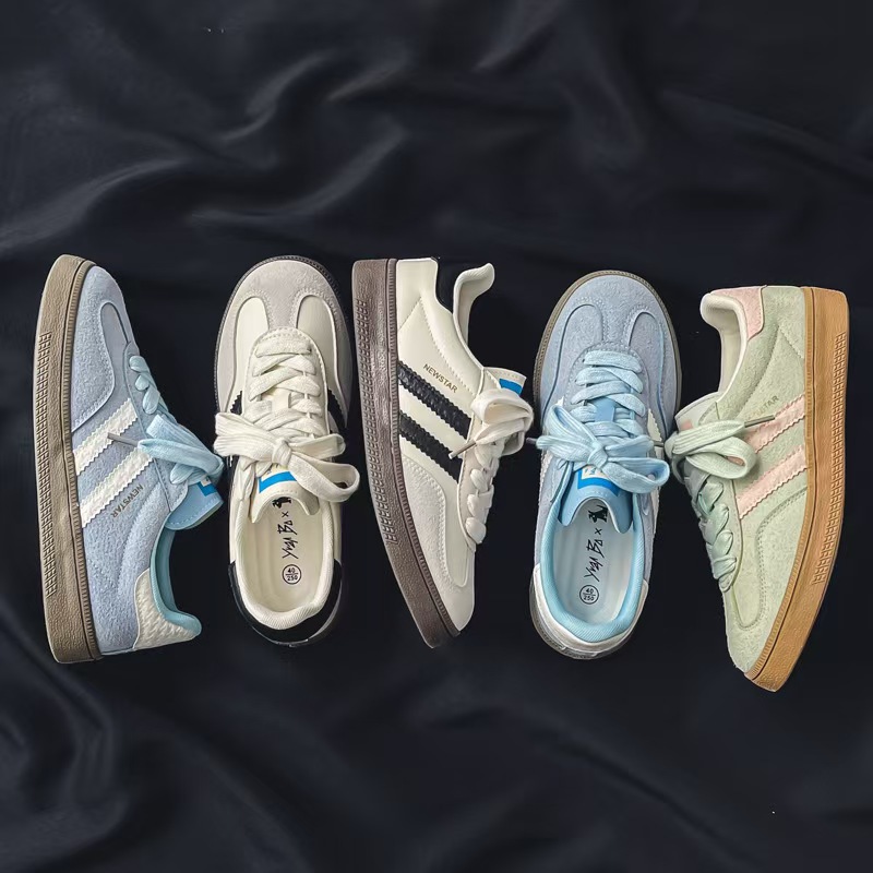 Transmisión en vivo de dos zapatos de entrenamiento deportivos casuales para hombres, zapatos de skate de moda, zapatos de lona para hombres.