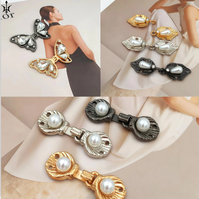 New Chinese-Style National Style Pearl-Embellished Metal Buckle Collar with Cloud Shoulder Design, Qipao and Traditional Tang Suit Style, Hand-Sewn Double Buckle New Chinese-Style National Style Pearl-Embellished Metal Buckle Collar with Cloud Shoulder Design, Qipao and Traditional Tang Suit Style, Hand-Sewn Double Buckle