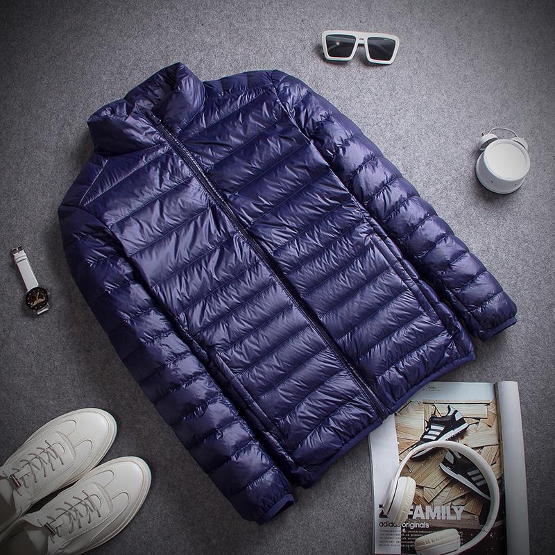 Nuevo Otoño e Invierno ligero abajo Chaqueta de algodón acolchado con capucha de los hombres del collar del soporte corto