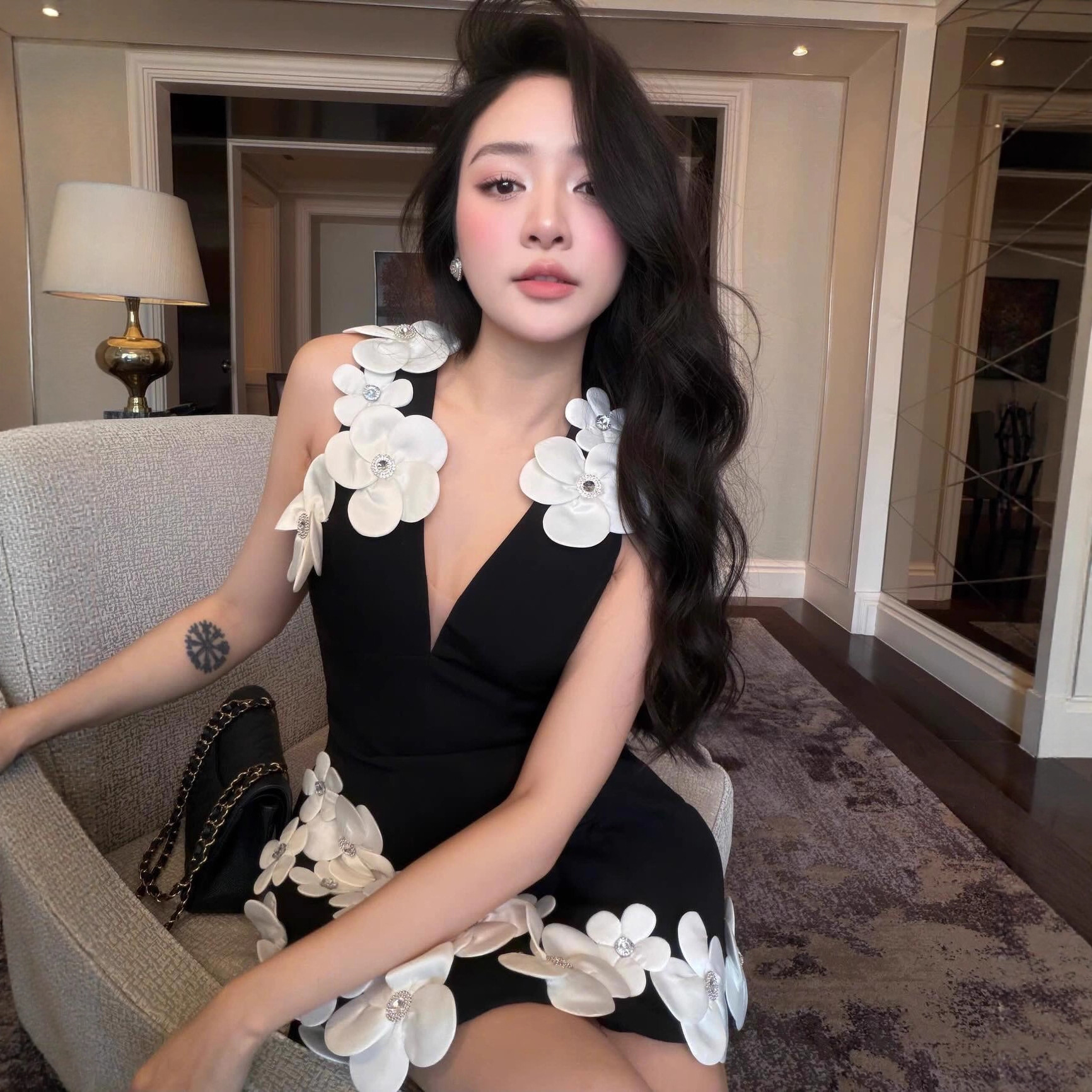 Cross-Border European and American Heavy-Duty Stereo Decoration A-Hem Sleeveless Deep V Neck Dress, High-Definition Bandage Dress That Can Be Worn Daily