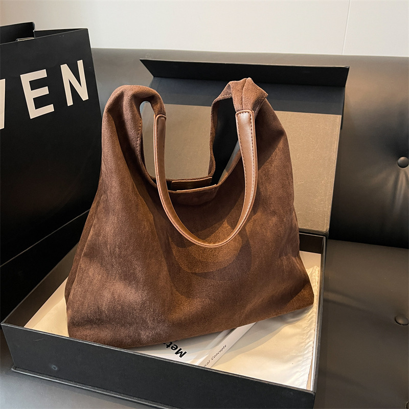 Cross-border Women's Bag New Large Capacity Fashion Retro Fleece Bucket Bag Trendy Niche Design Tote Bag